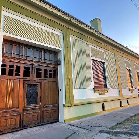 Pb Urban Garden Stay With Secured Parking Sremska Mitrovica Dış mekan fotoğraf