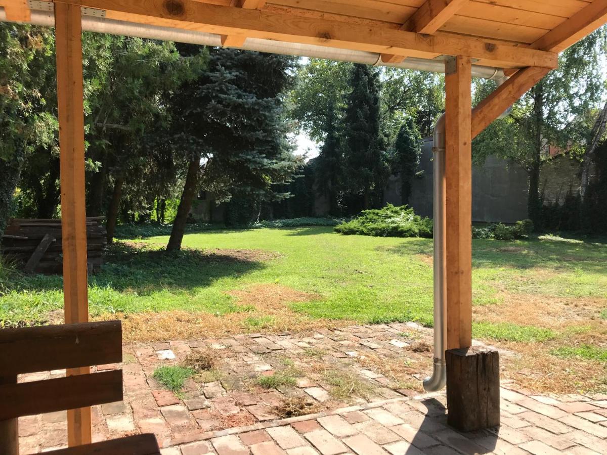 Pb Urban Garden Stay With Secured Parking Sremska Mitrovica Dış mekan fotoğraf