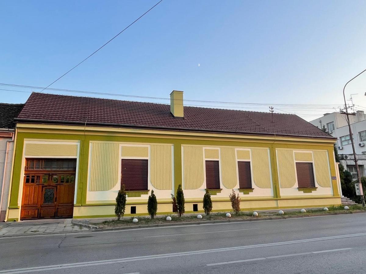 Pb Urban Garden Stay With Secured Parking Sremska Mitrovica Dış mekan fotoğraf