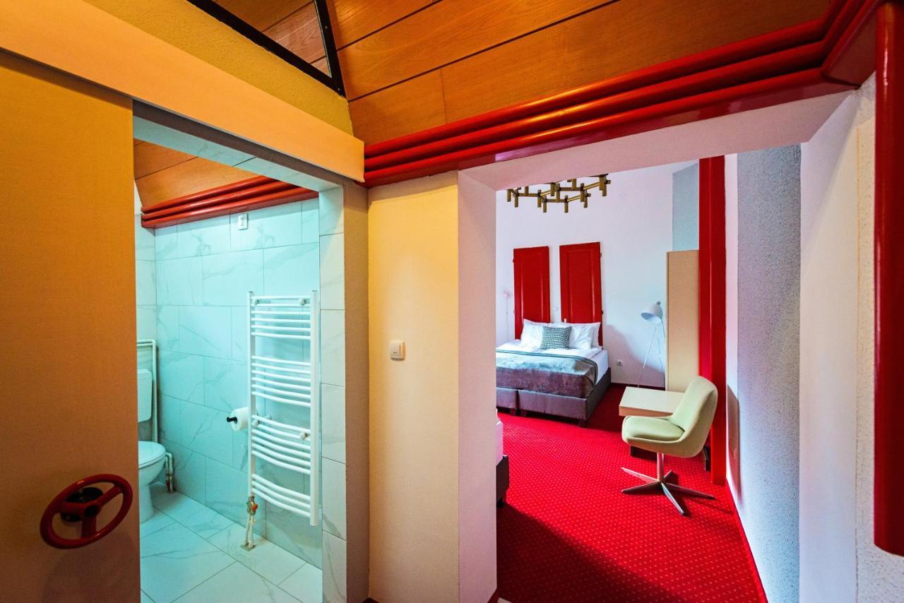 Pb Urban Garden Stay With Secured Parking Sremska Mitrovica Dış mekan fotoğraf