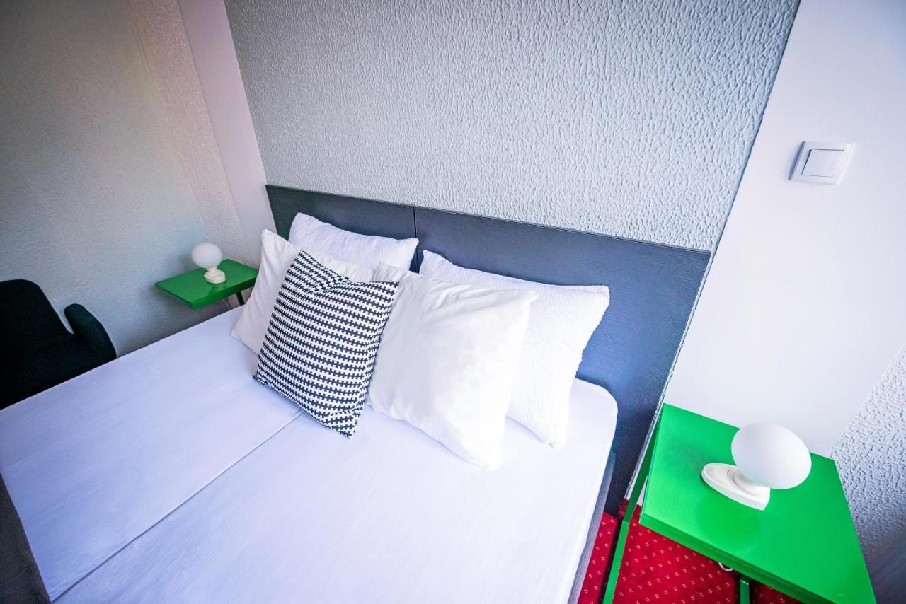 Pb Urban Garden Stay With Secured Parking Sremska Mitrovica Dış mekan fotoğraf