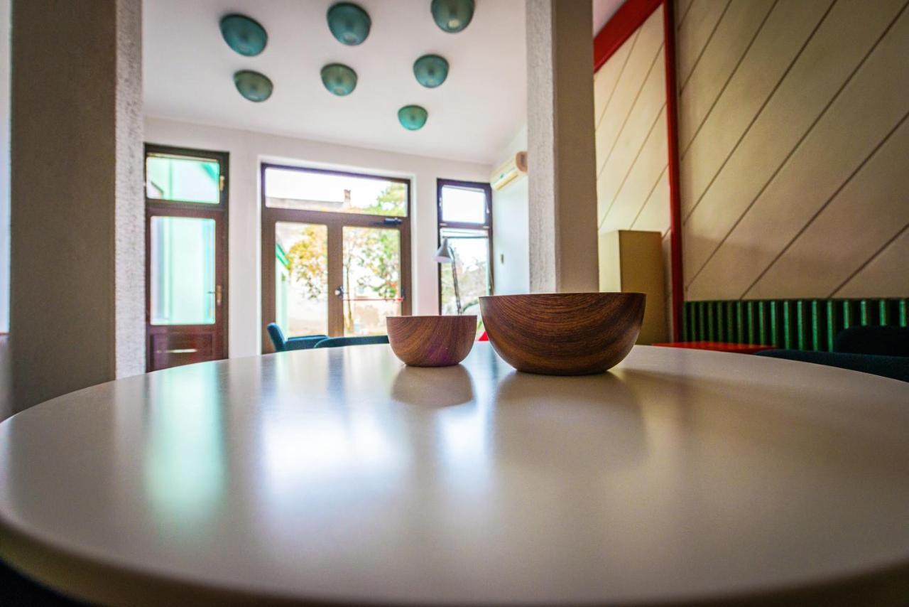 Pb Urban Garden Stay With Secured Parking Sremska Mitrovica Dış mekan fotoğraf