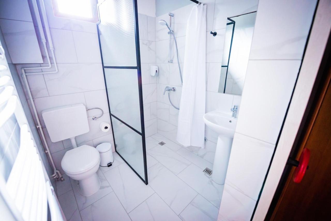 Pb Urban Garden Stay With Secured Parking Sremska Mitrovica Dış mekan fotoğraf