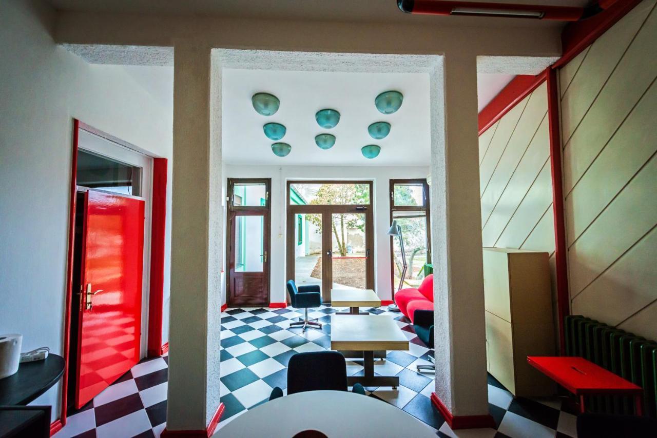 Pb Urban Garden Stay With Secured Parking Sremska Mitrovica Dış mekan fotoğraf