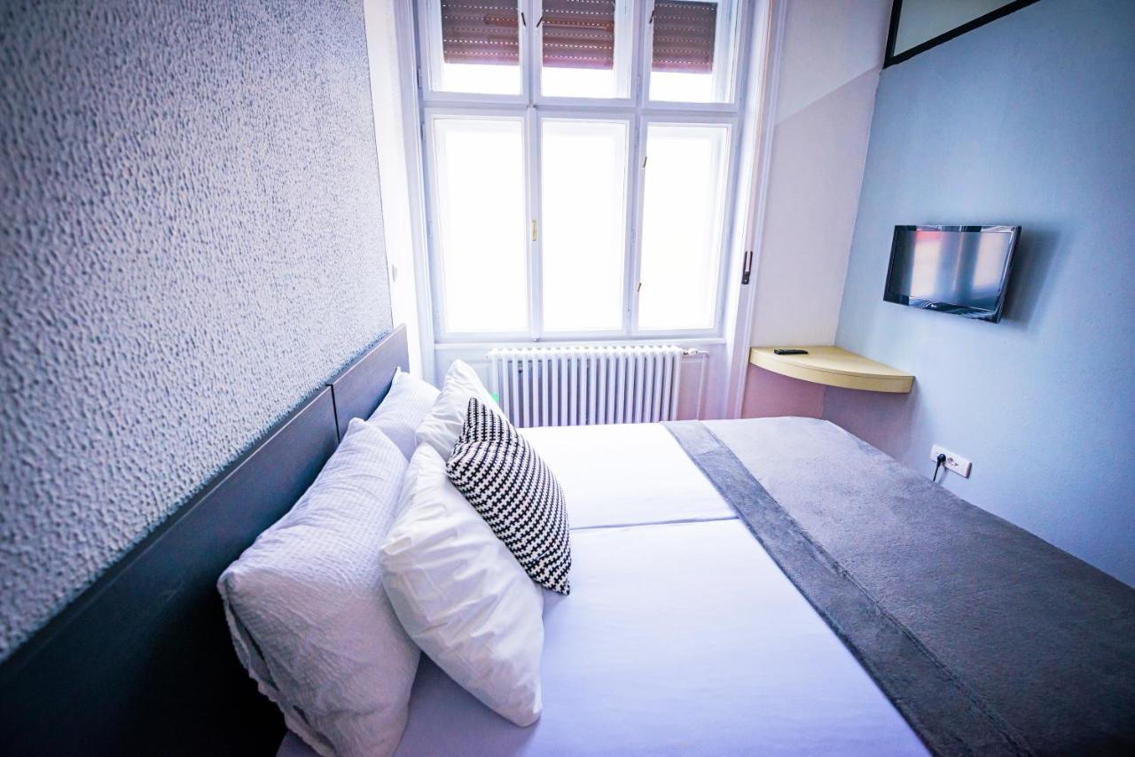 Pb Urban Garden Stay With Secured Parking Sremska Mitrovica Dış mekan fotoğraf