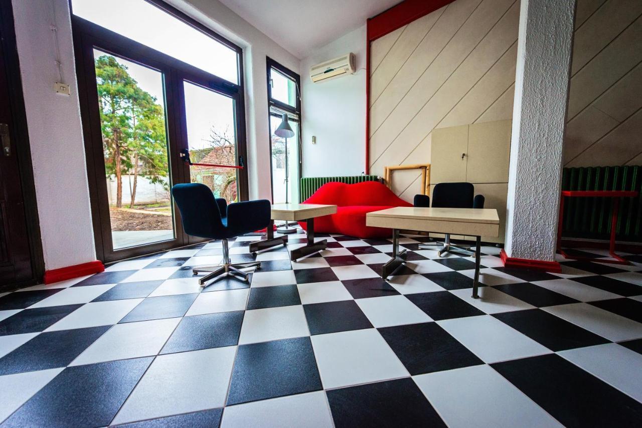 Pb Urban Garden Stay With Secured Parking Sremska Mitrovica Dış mekan fotoğraf
