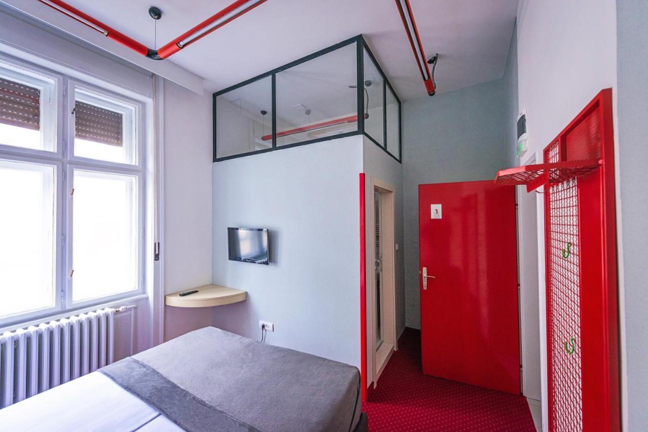 Pb Urban Garden Stay With Secured Parking Sremska Mitrovica Dış mekan fotoğraf